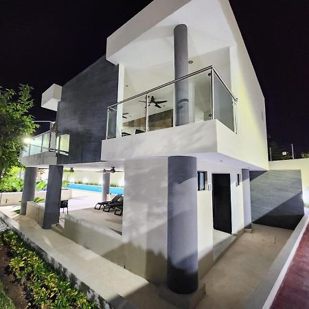 Astoria Gated Condos Cancún Exteriör bild